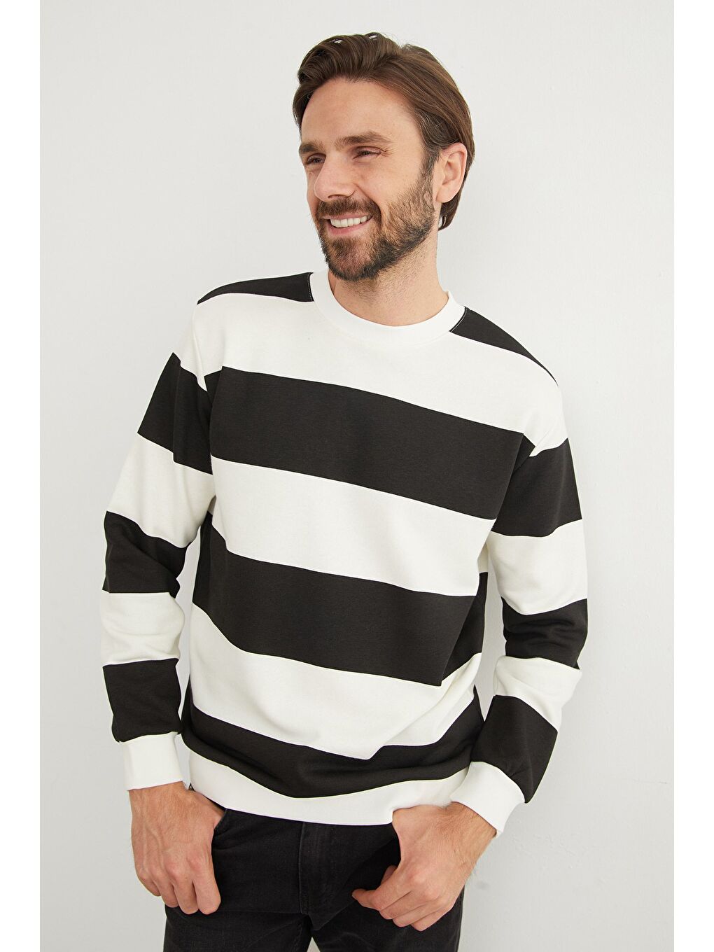 Siyah Çizgili Bisiklet Yaka Sweatshirt-2