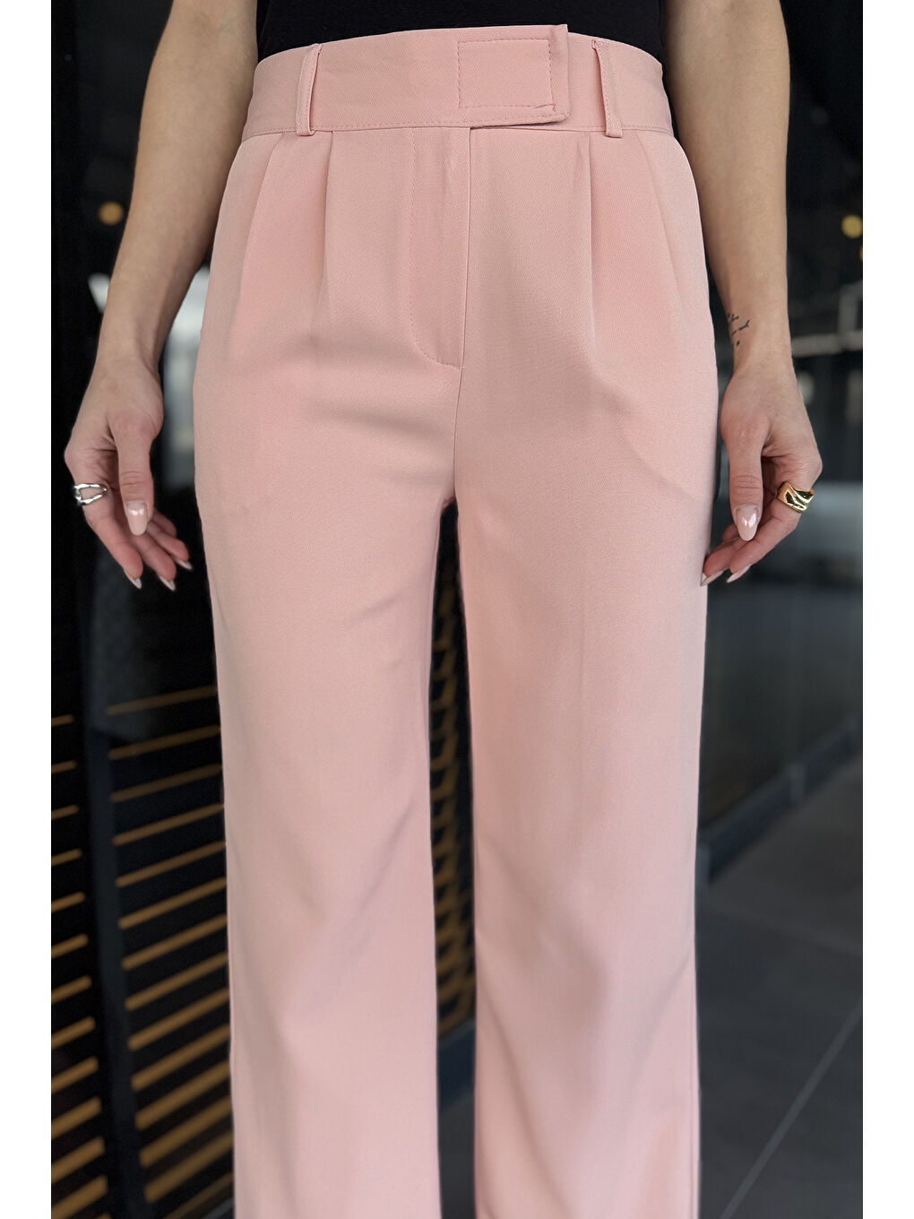 Pembe Bel Cırtlı Bol Paça Kadın Kumaş Pantolon-4