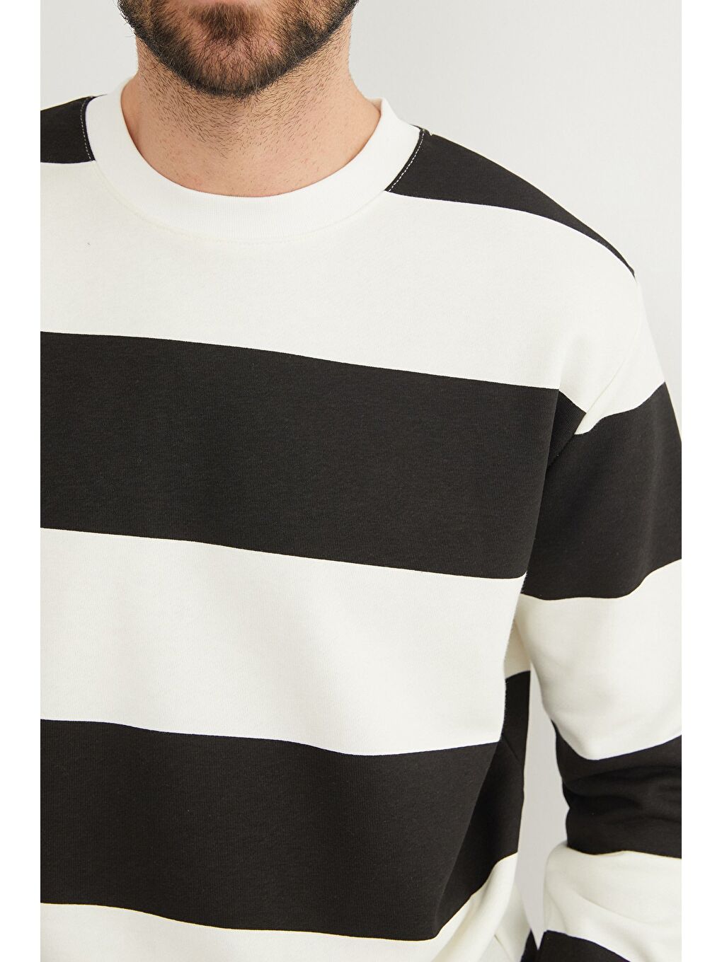 Siyah Çizgili Bisiklet Yaka Sweatshirt-4