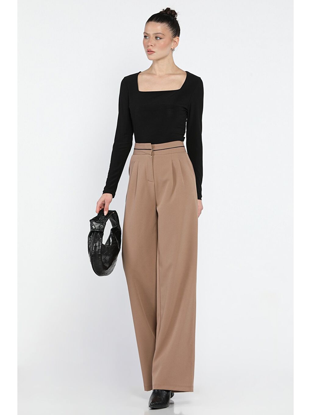 Bej Pileli Bol Paça Kadın Kumaş Pantolon-1