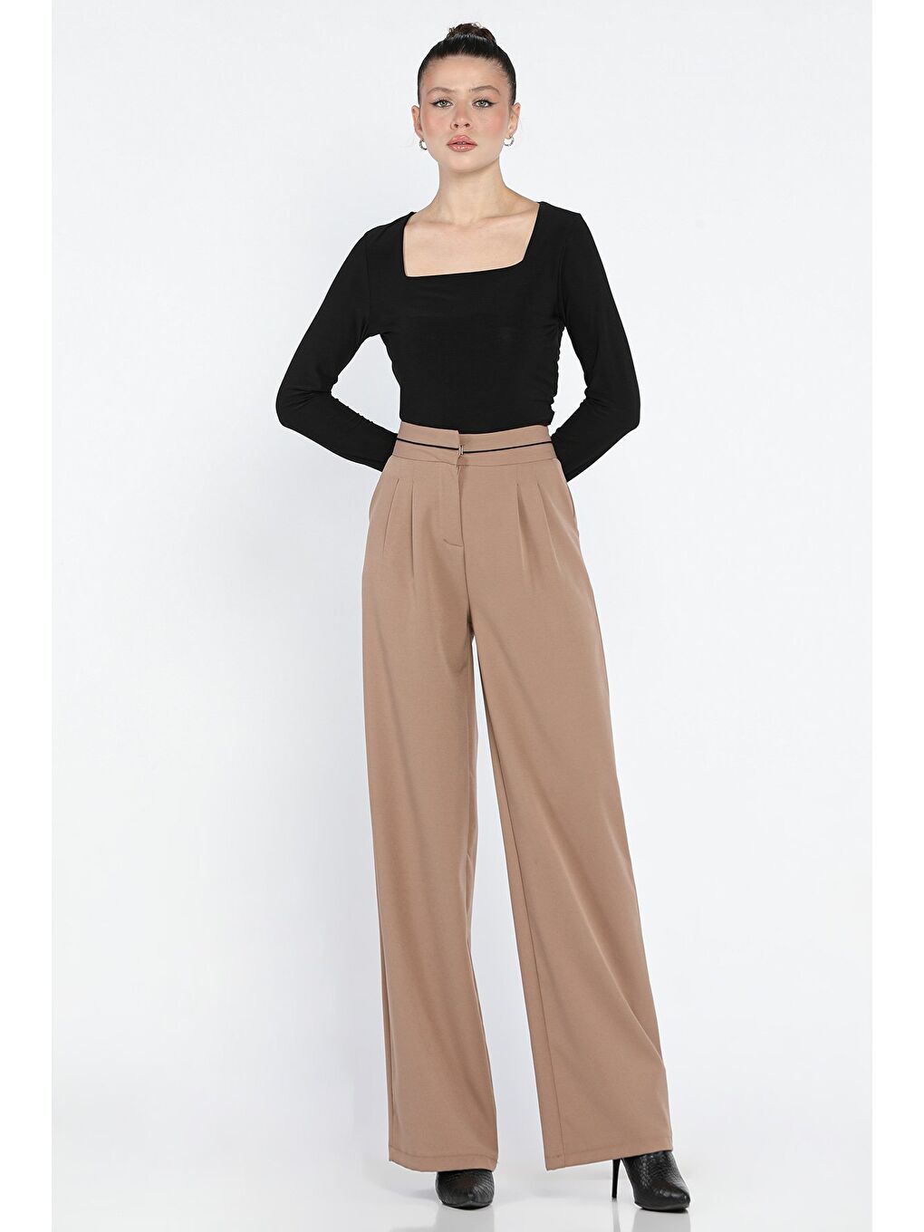 Bej Pileli Bol Paça Kadın Kumaş Pantolon-2