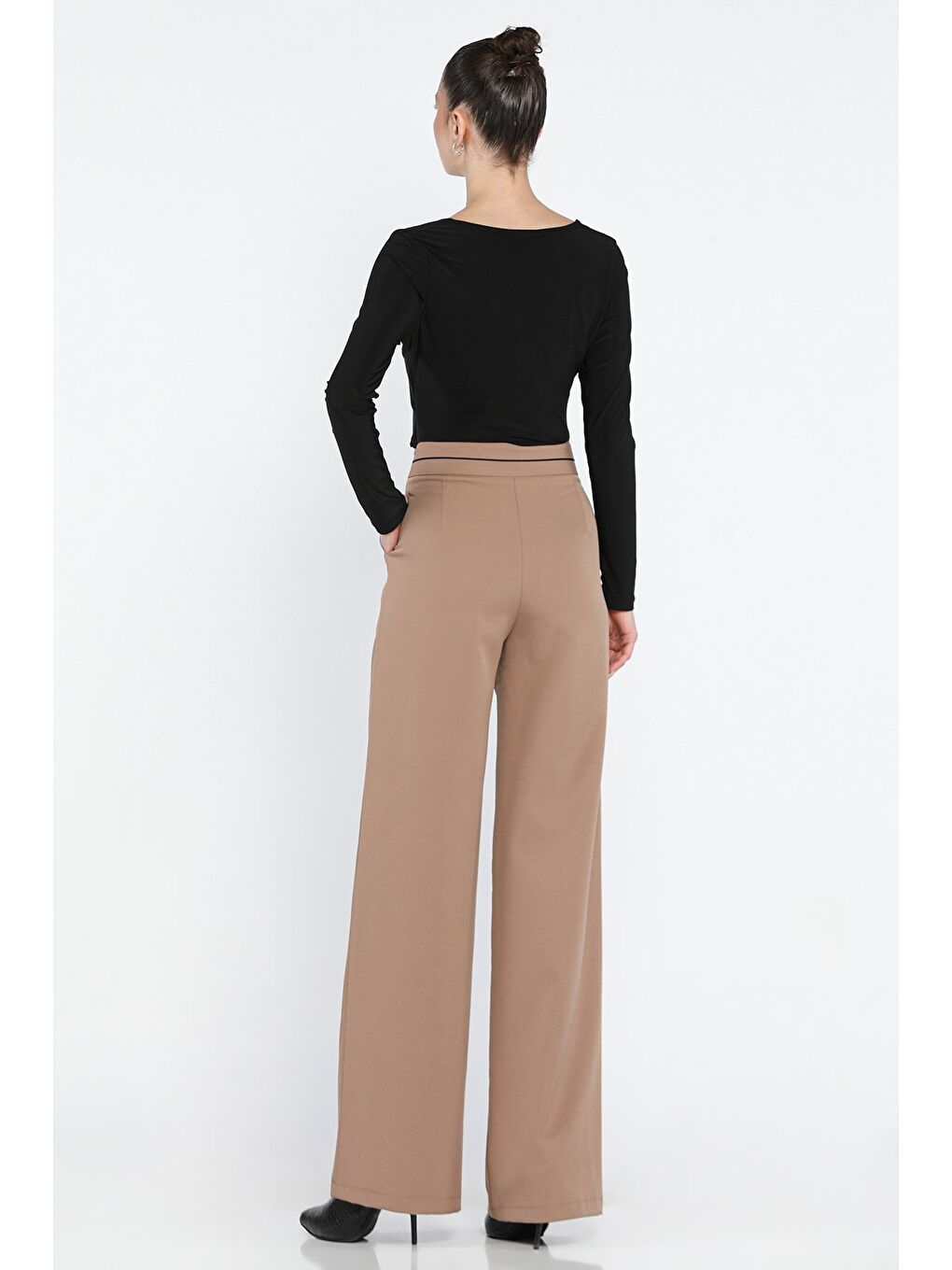 Bej Pileli Bol Paça Kadın Kumaş Pantolon-4