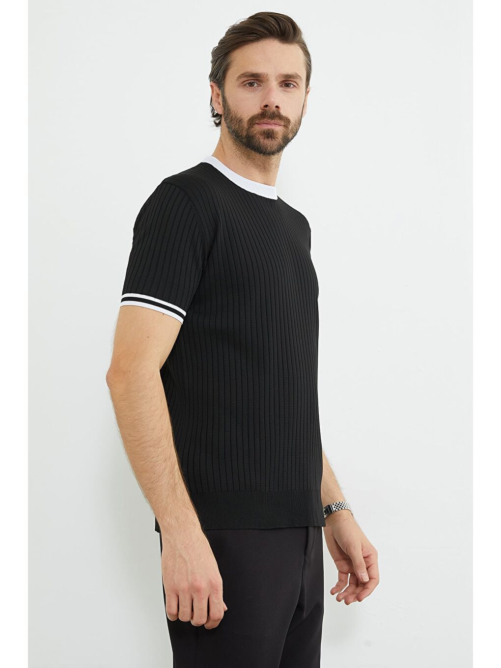 Siyah Fitilli Biyeli Bisiklet Yaka Triko Tişört-1