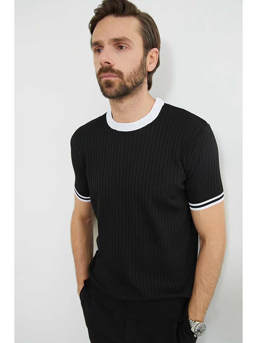 Siyah Fitilli Biyeli Bisiklet Yaka Triko Tişört-4