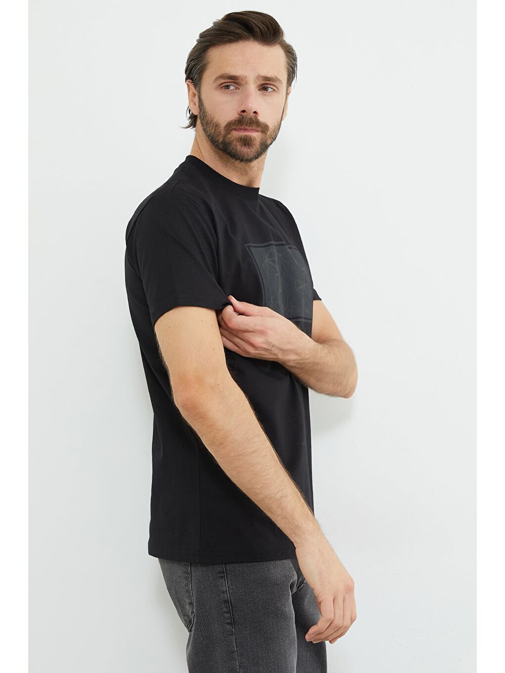 Siyah Baskılı Bisiklet Yaka Tişört-4