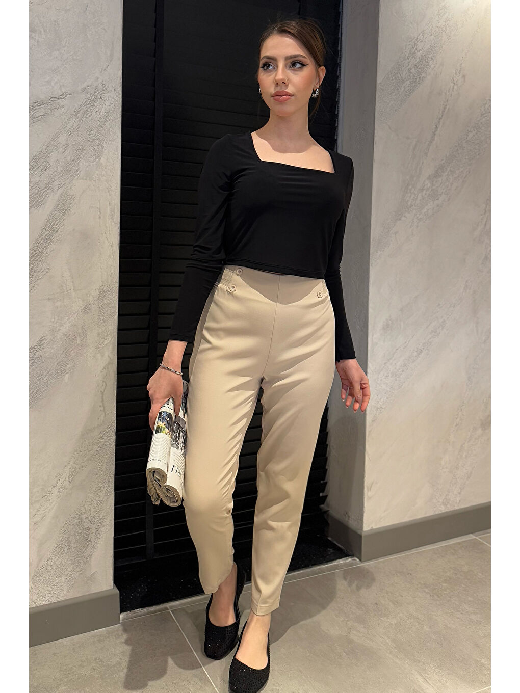 Bej Bel Lastikli Düğme Detaylı Kadın Büyük Beden Kumaş Pantolon-1