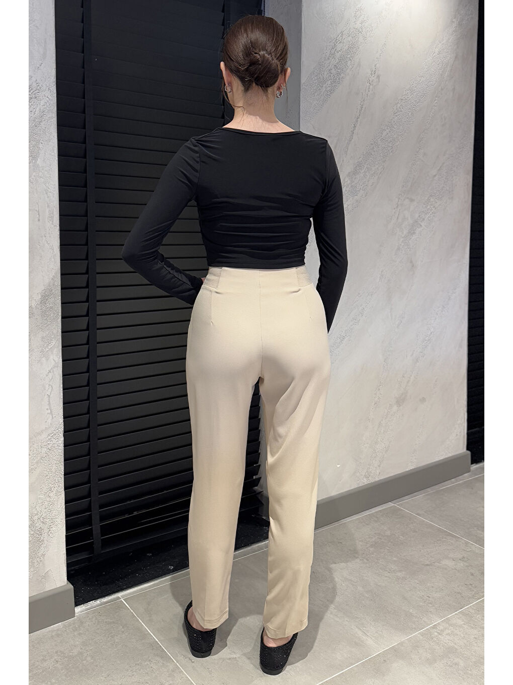 Bej Bel Lastikli Düğme Detaylı Kadın Büyük Beden Kumaş Pantolon-2