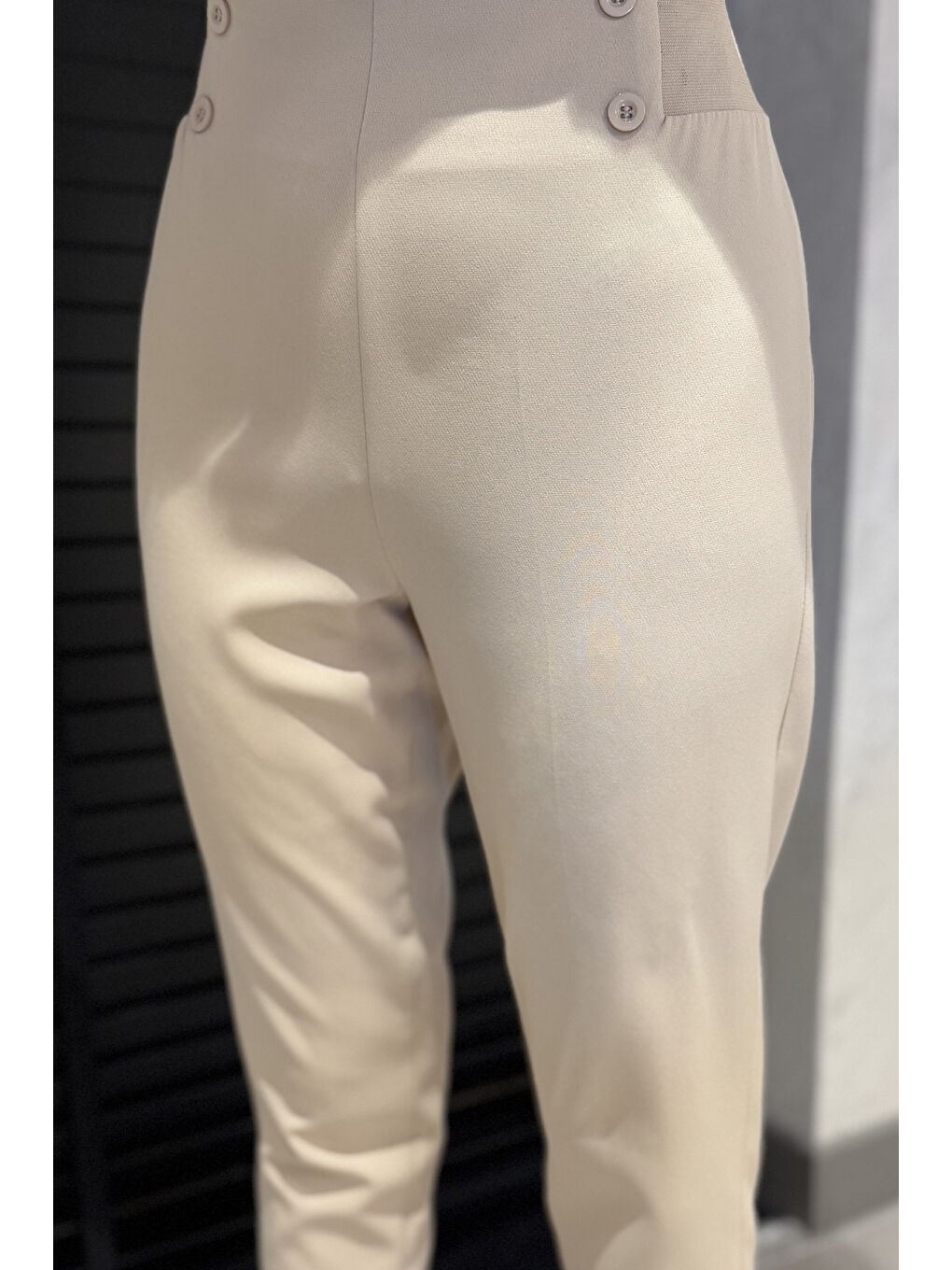 Bej Bel Lastikli Düğme Detaylı Kadın Büyük Beden Kumaş Pantolon-3