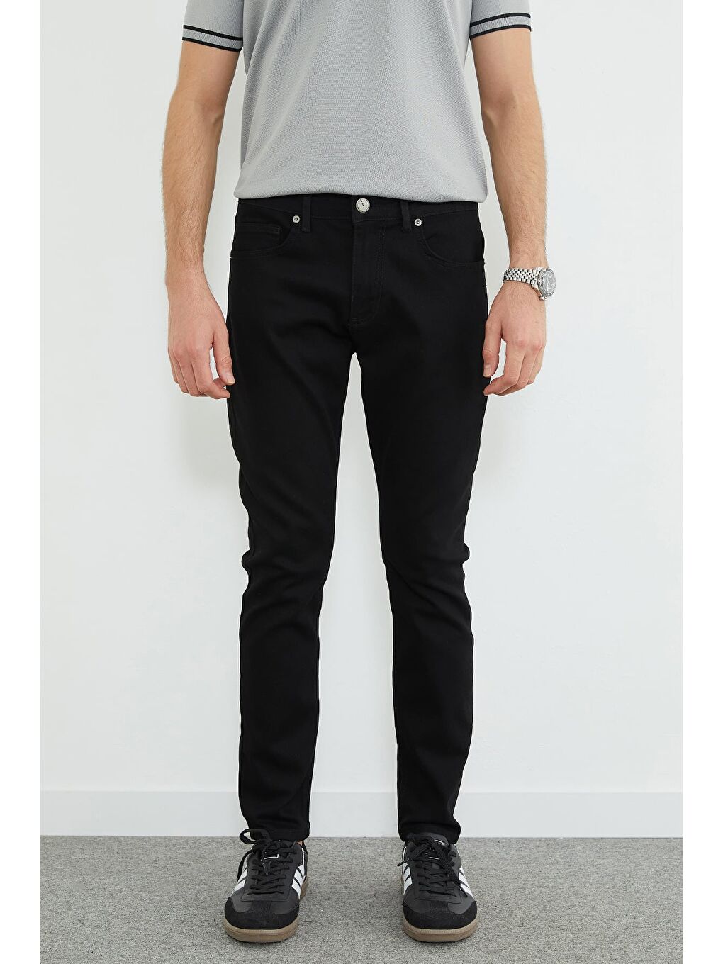 Siyah Düğmeli Fermuarlı Regular Fit Jean-1