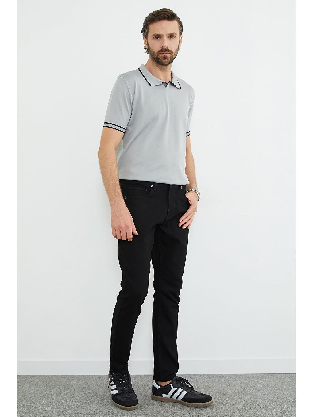 Siyah Düğmeli Fermuarlı Regular Fit Jean-3