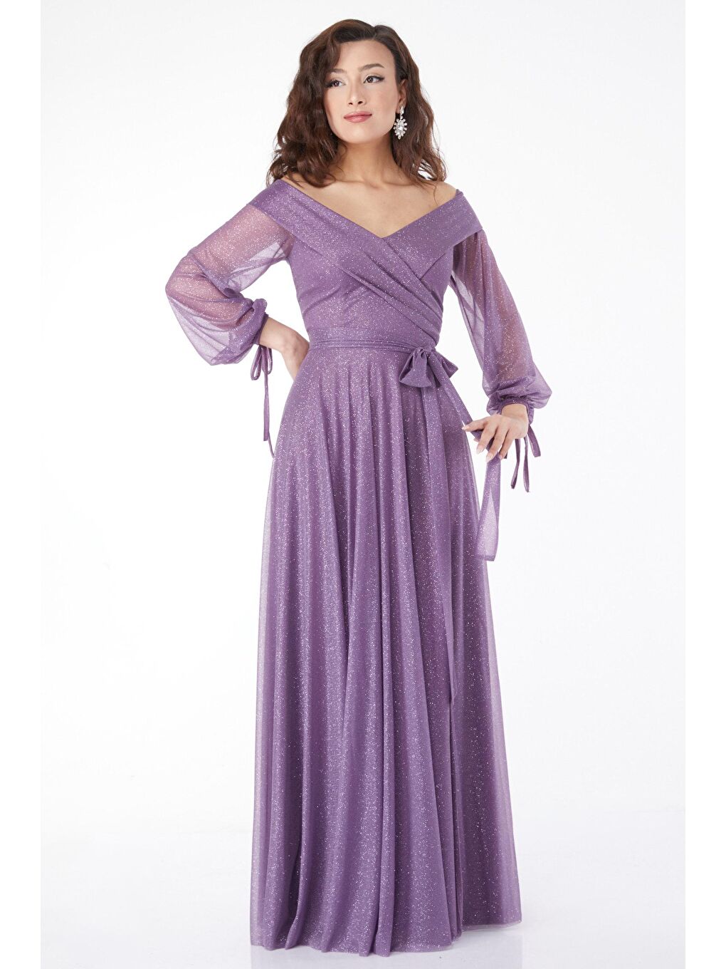 Düz Bisiklet Yaka Kadın Siyah Payetli Arkası Kuyruklu Abiye Elbise - 24884-1