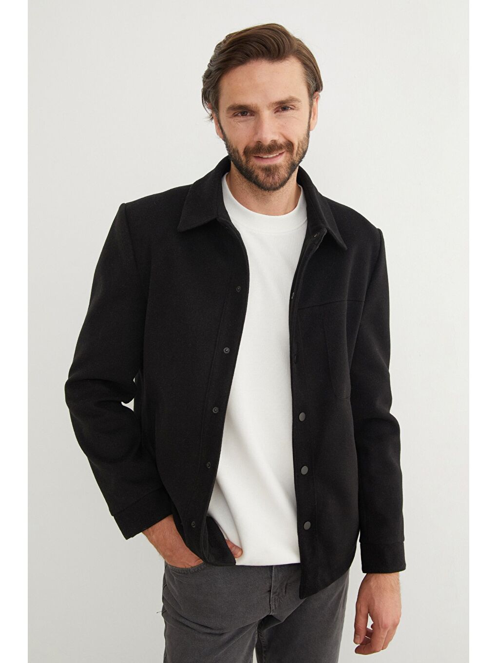 Siyah Çift Cepli Çıtçıtlı Kaşe Kaban