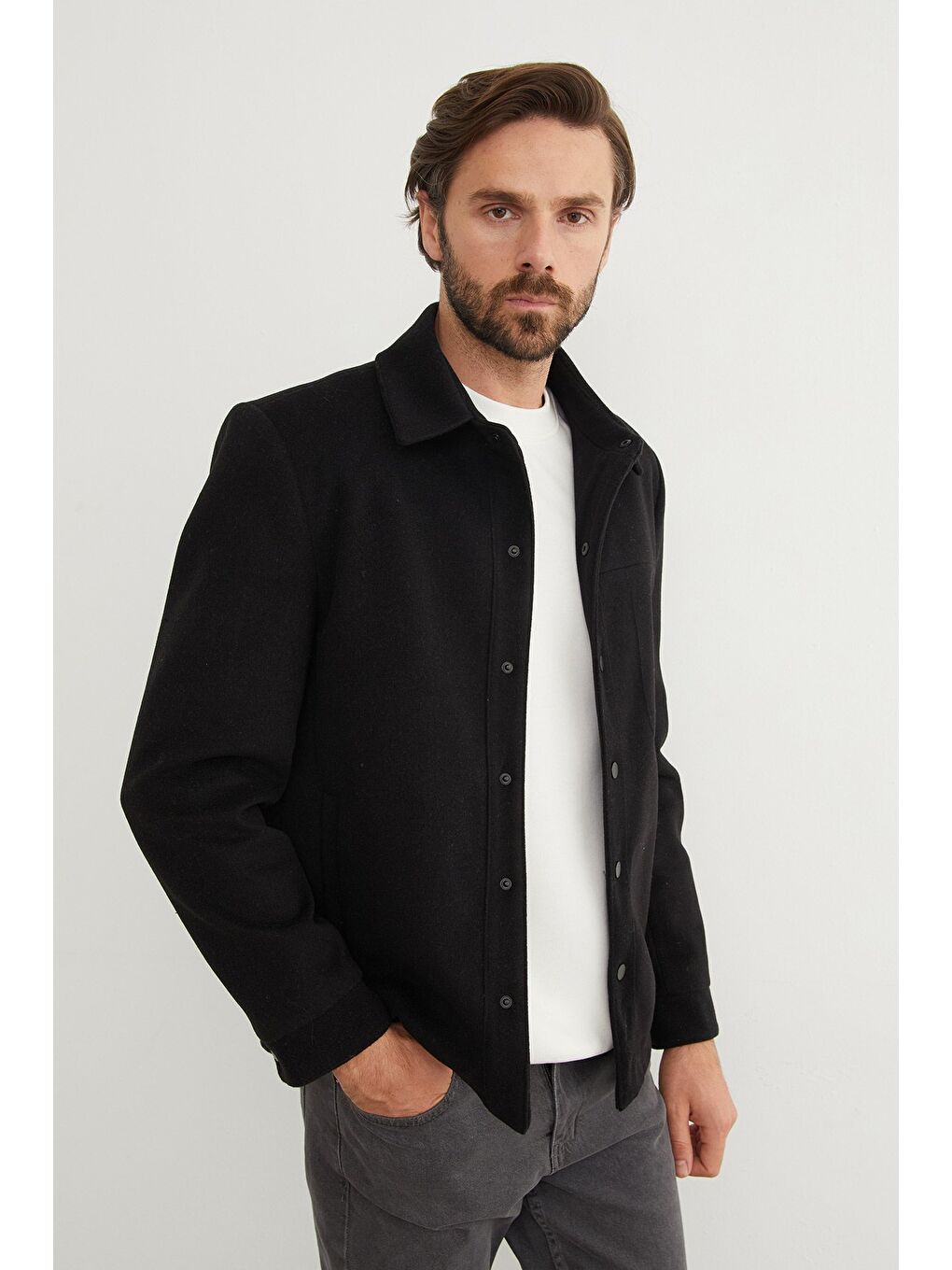 Siyah Çift Cepli Çıtçıtlı Kaşe Kaban-1