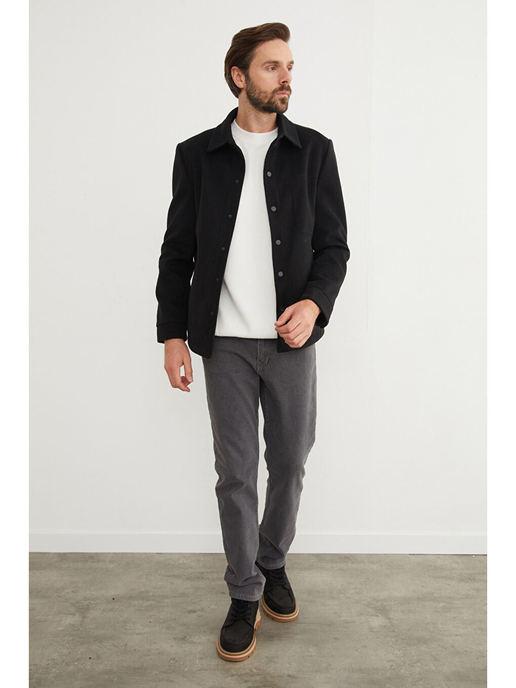 Siyah Çift Cepli Çıtçıtlı Kaşe Kaban-2