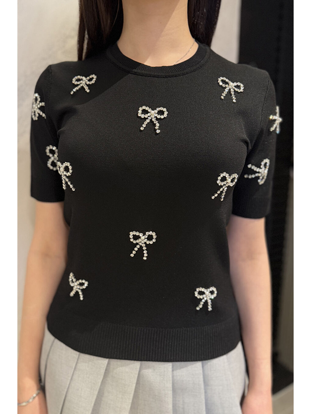 Siyah Taş Detaylı Bisiklet Yaka Kadın Kısa Kol Bluz-3