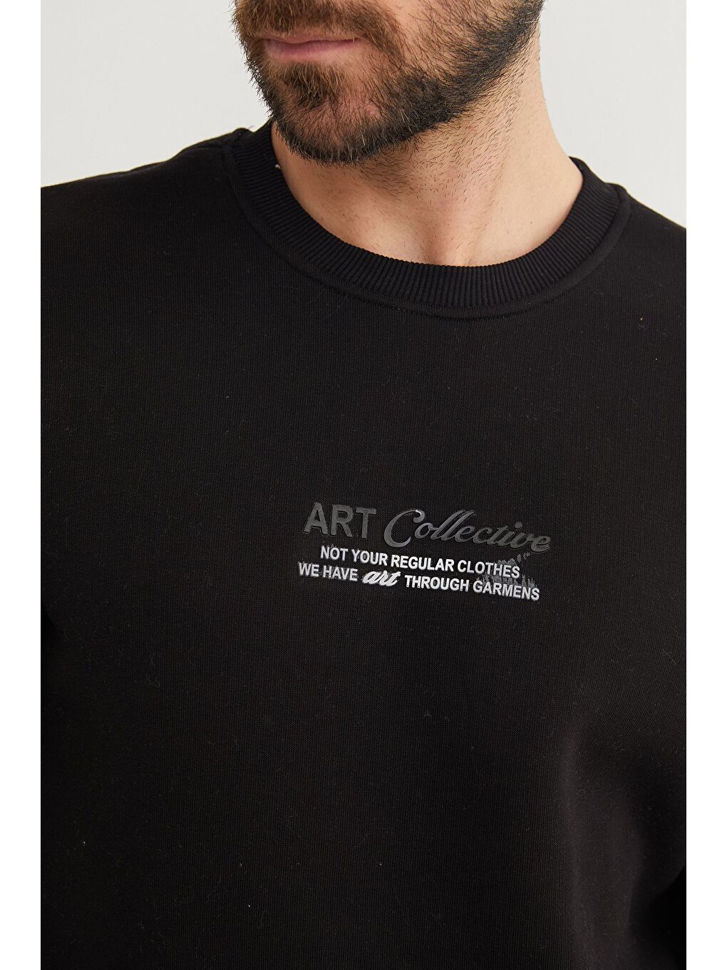 Siyah 3 İplik Art Collective Kabartma Baskılı Sweatshirt-1
