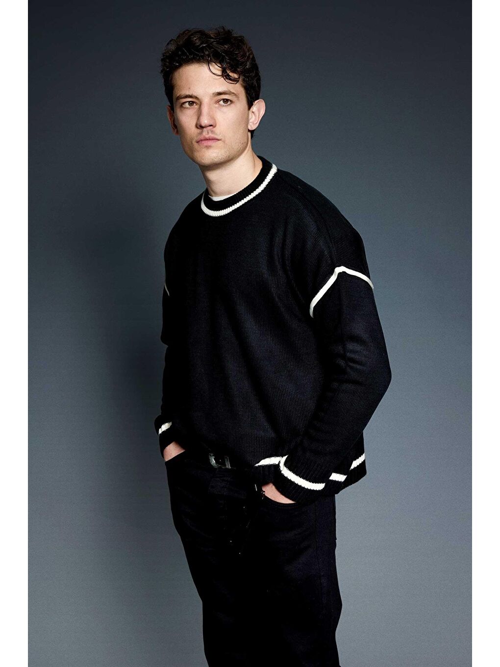 Erkek Oversize Yuvarlak Yaka Kontrast Detaylı Kazak Siyah-4