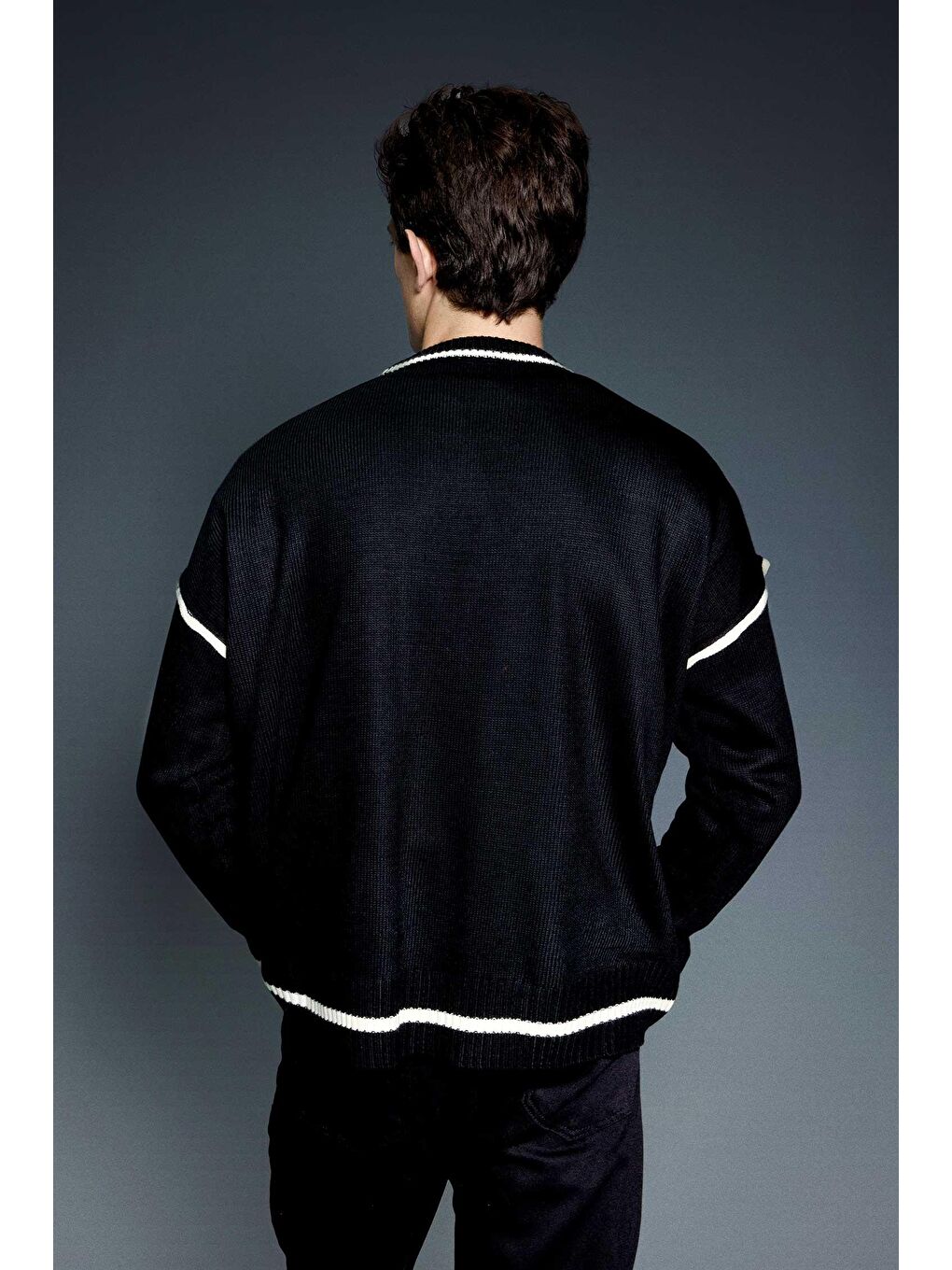 Erkek Oversize Yuvarlak Yaka Kontrast Detaylı Kazak Siyah