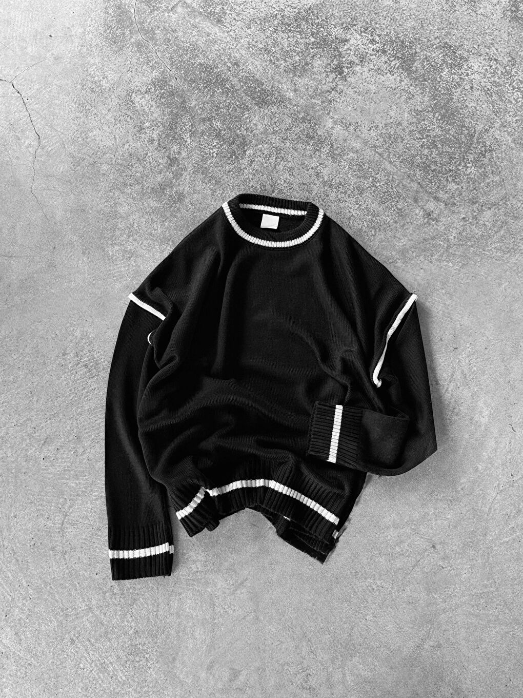 Erkek Oversize Yuvarlak Yaka Kontrast Detaylı Kazak Siyah-2