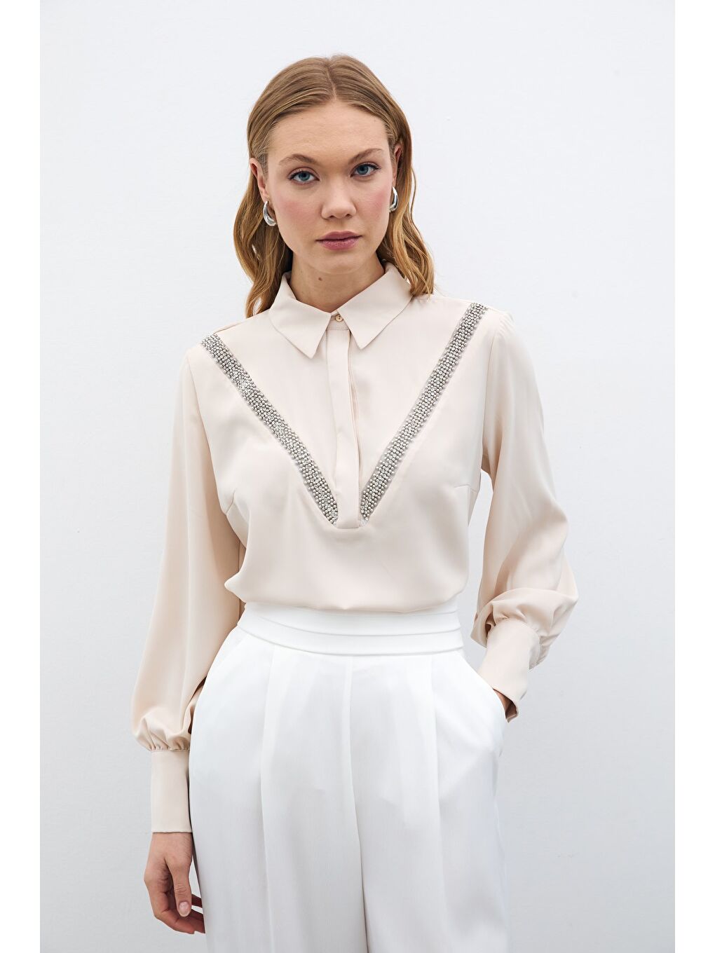 Şerit Aksesuarlı Bluz - Bej