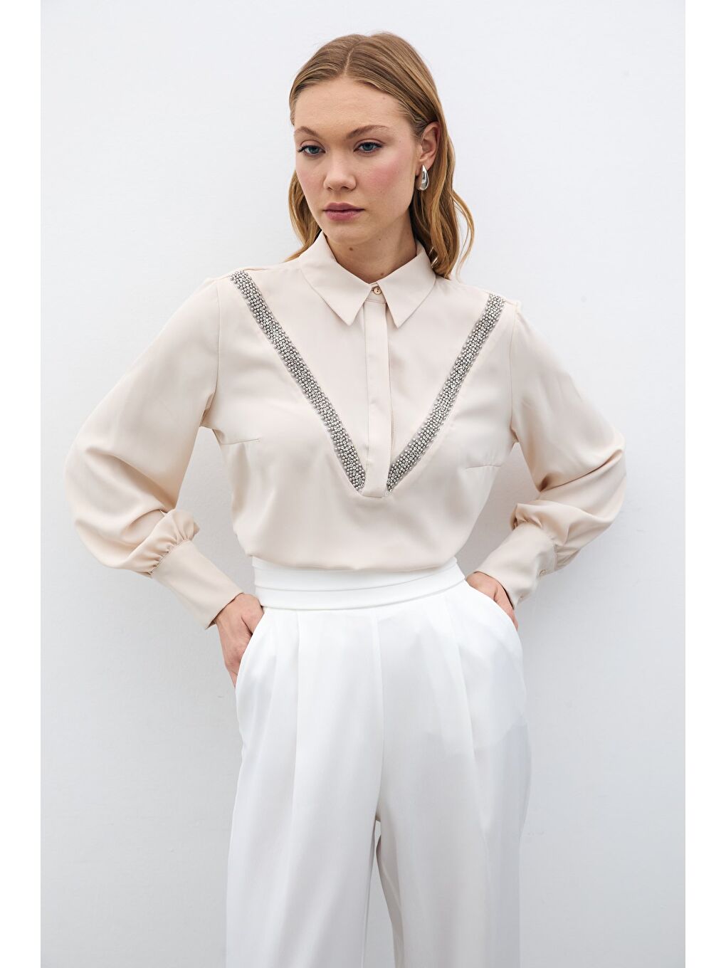Şerit Aksesuarlı Bluz - Bej-1