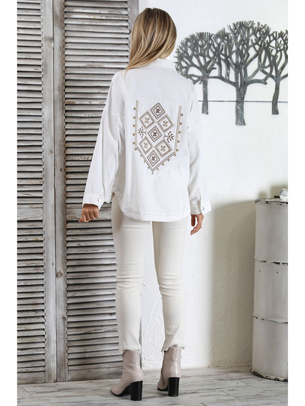 Ekru Gömlek Yaka Manşetli Kollu Çıt Çıtlı Nakışlı Dokuma Regular Fit Ceket-7