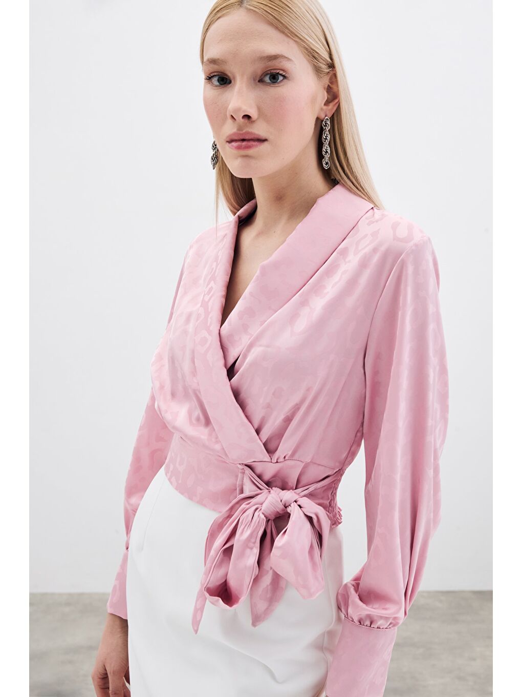 Yan Kuşaklı Saten Bluz - Pembe-4