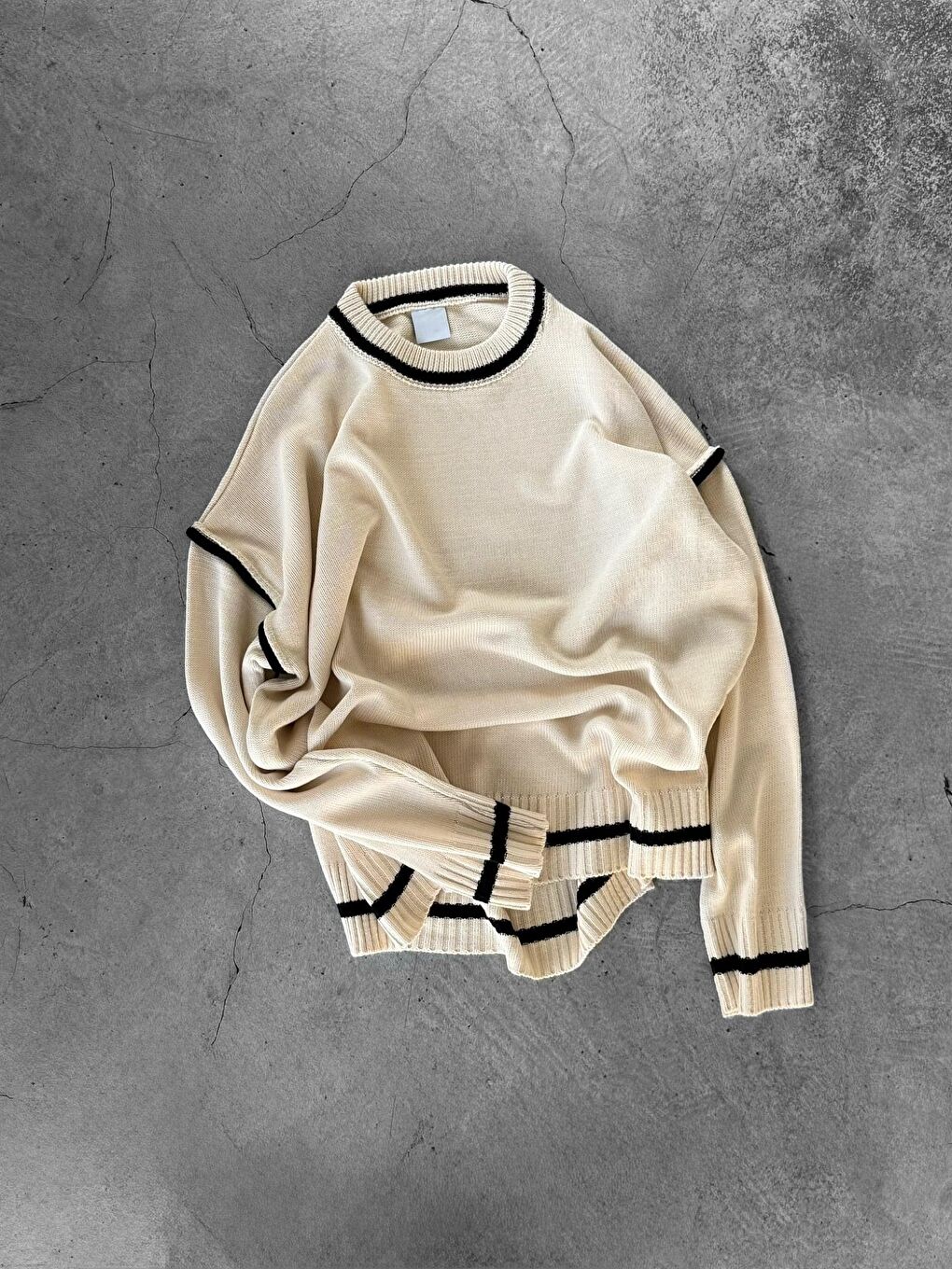 Erkek Oversize Yuvarlak Yaka Kontrast Detaylı Kazak Bej-3