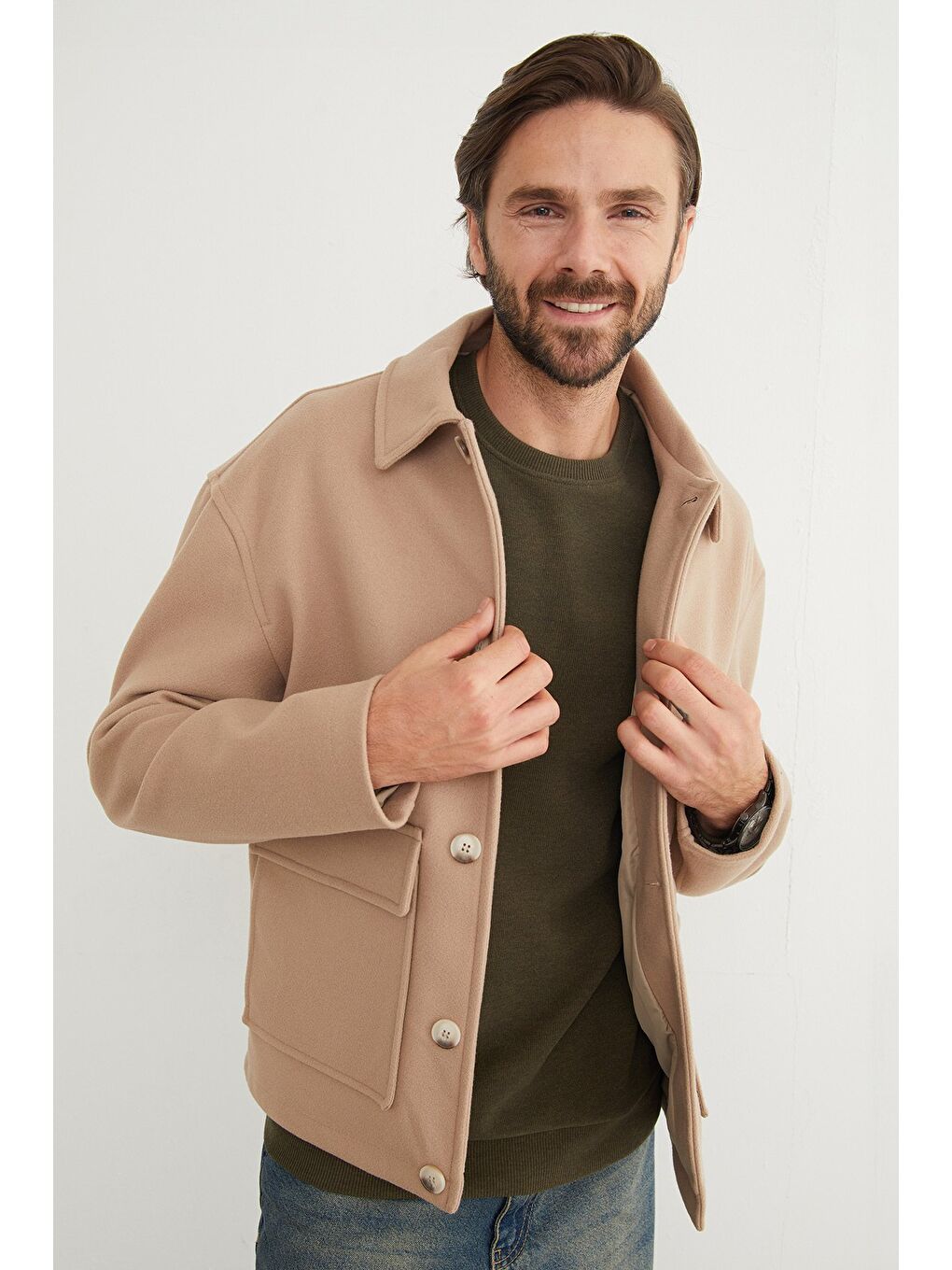 Bej Düğmeli Çift Cepli Gömlek Yaka Kaşe Kaban