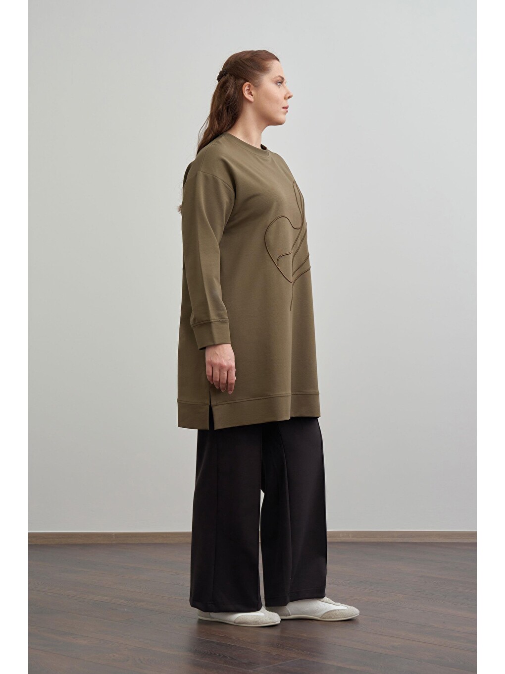 Haki-yumuşak Dokulu Büyük Beden Nakışlı Sweatshirt-1