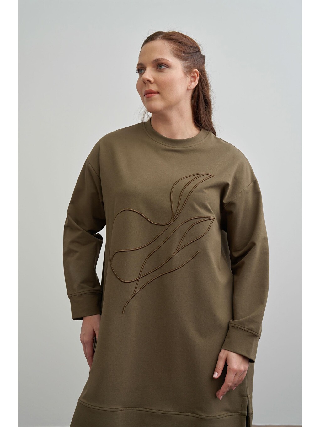 Haki-yumuşak Dokulu Büyük Beden Nakışlı Sweatshirt-3