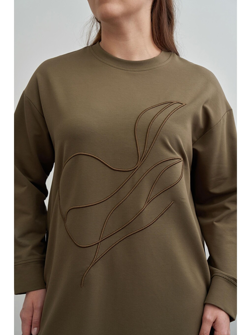 Haki-yumuşak Dokulu Büyük Beden Nakışlı Sweatshirt-4