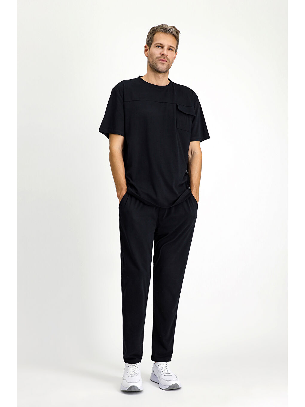 Siyah Kısa Kol Bisiklet Yaka 3'lü Şortlu Pijama Seti-1