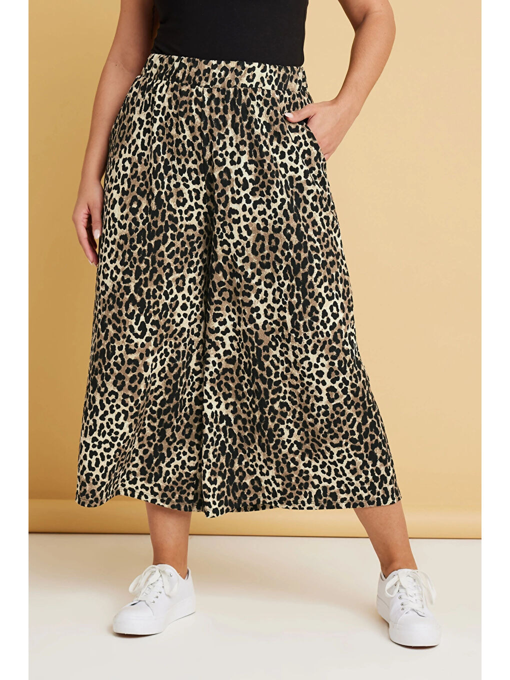 Karışık Büyük Beden Beli Lastikli Cepli Leopar Desenli Midi Bol Paça Pantolon 145267-1