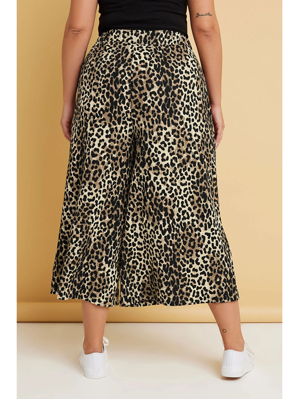 Karışık Büyük Beden Beli Lastikli Cepli Leopar Desenli Midi Bol Paça Pantolon 145267-4