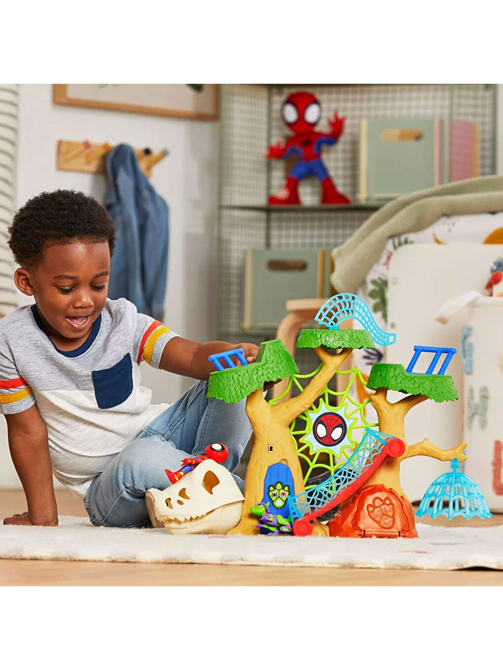 And His Amazing Friends Dino Webs Ağaç Evi Set F9477-1