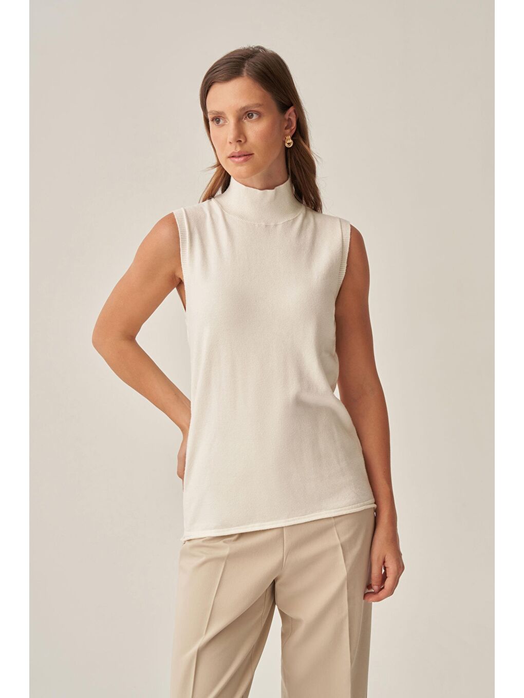 Ekru-Yarım Balıkçı Kolsuz Kazak