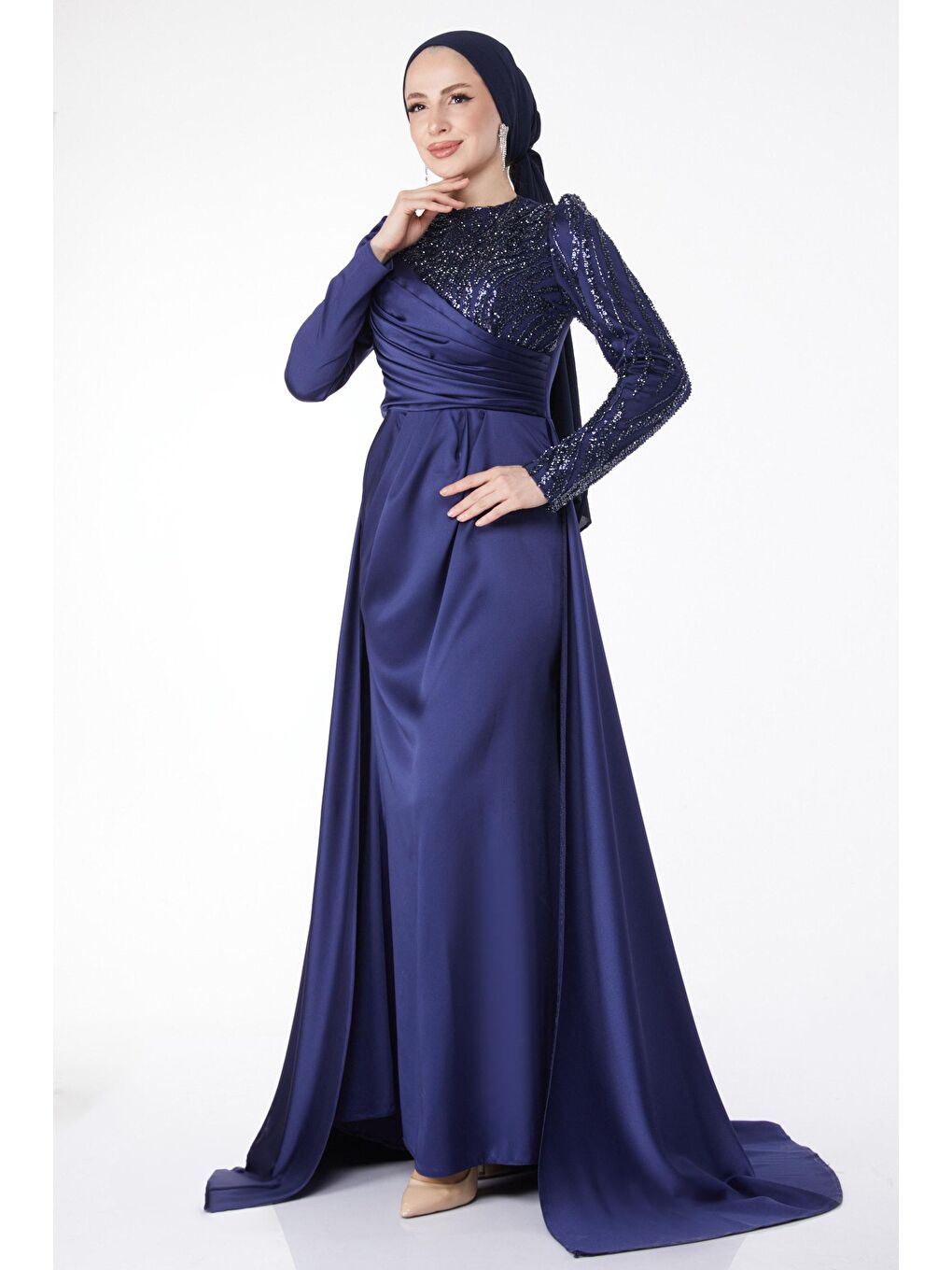 Düz Bisiklet Yaka Kadın Lacivert Payetli Arkası Kuyruklu Abiye Elbise - 24884-1