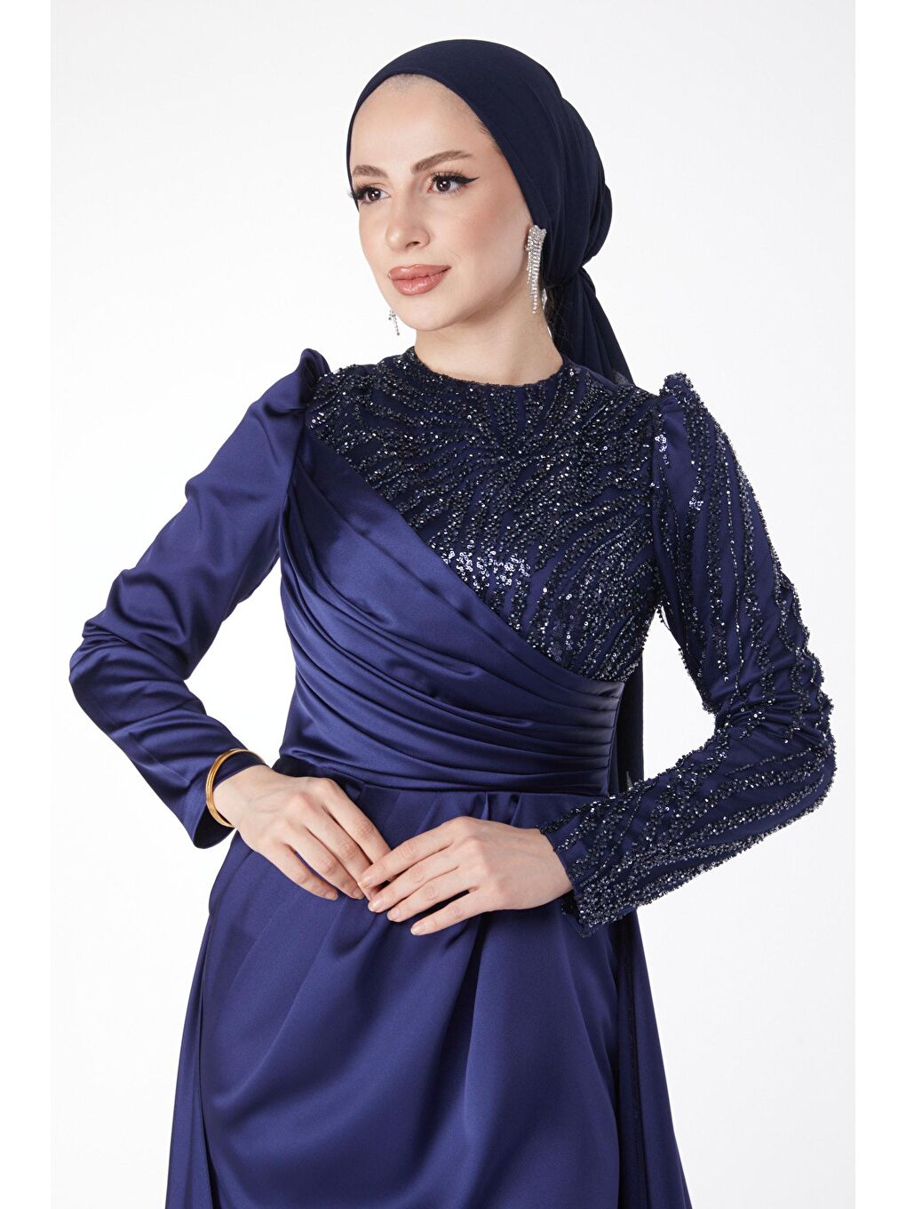 Düz Bisiklet Yaka Kadın Lacivert Payetli Arkası Kuyruklu Abiye Elbise - 24884-3