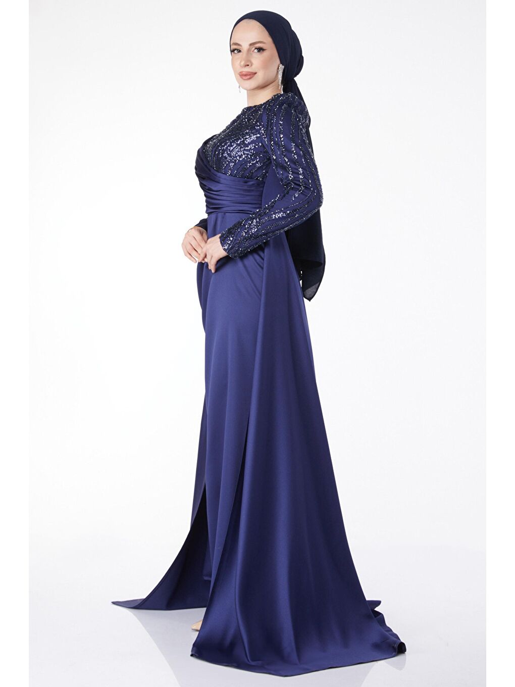Düz Bisiklet Yaka Kadın Lacivert Payetli Arkası Kuyruklu Abiye Elbise - 24884-4
