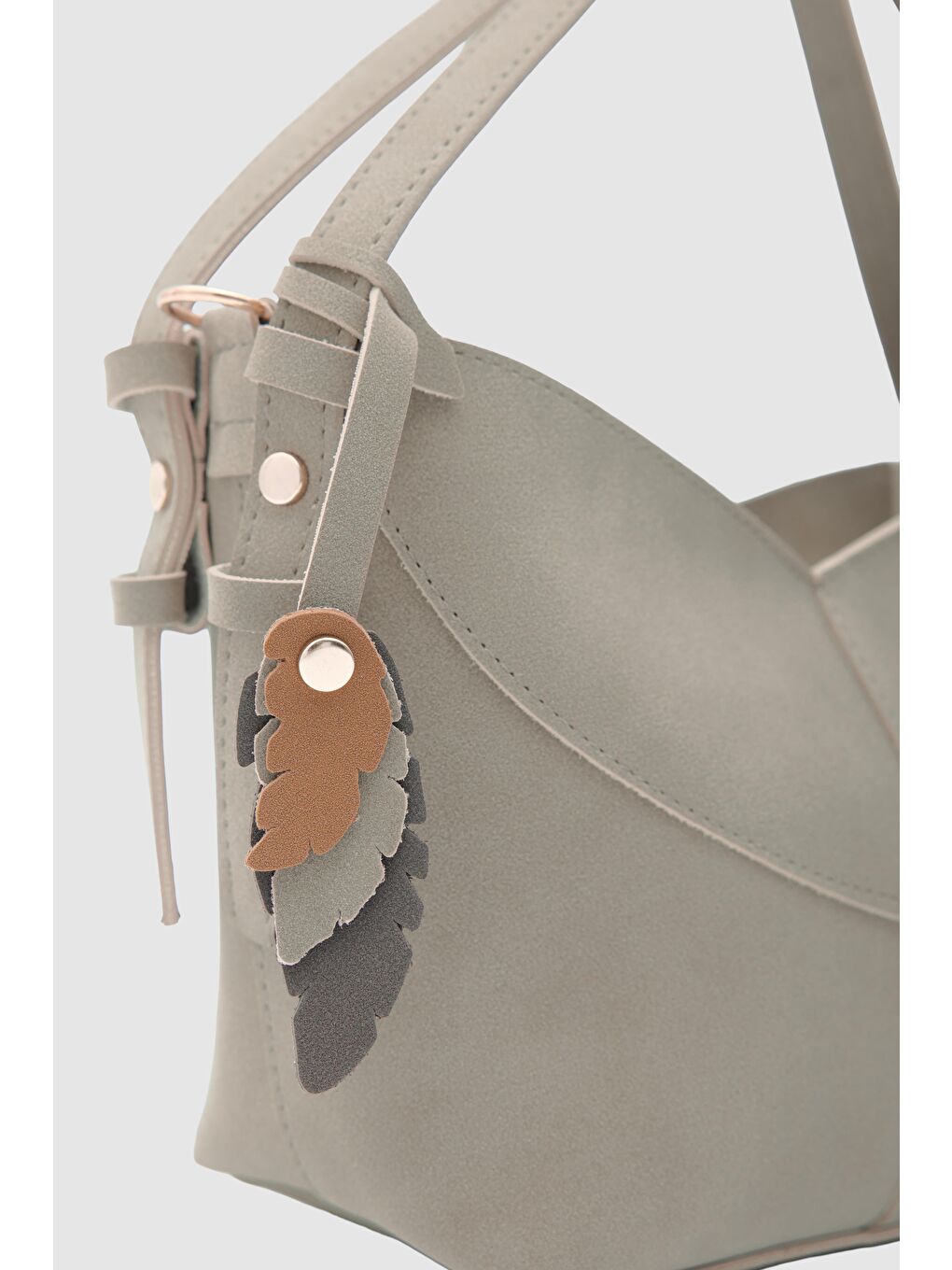 Bej Low Asimetrik Süet Çapraz Çanta Vizon-3