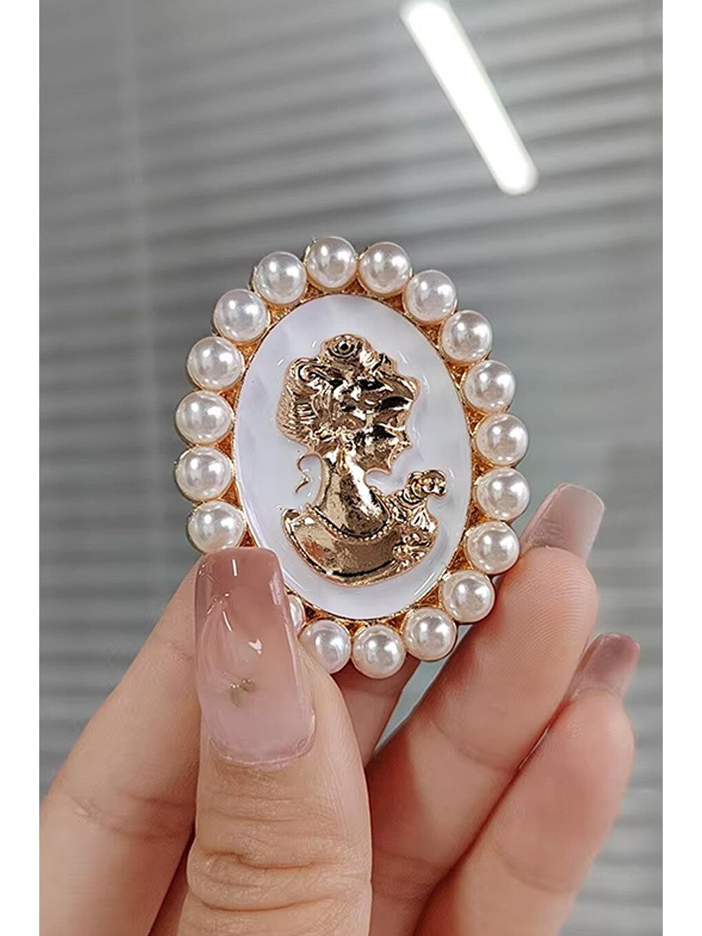 Beyaz Klasik Fransız Tarzı Yaka İğnesi Broş-3