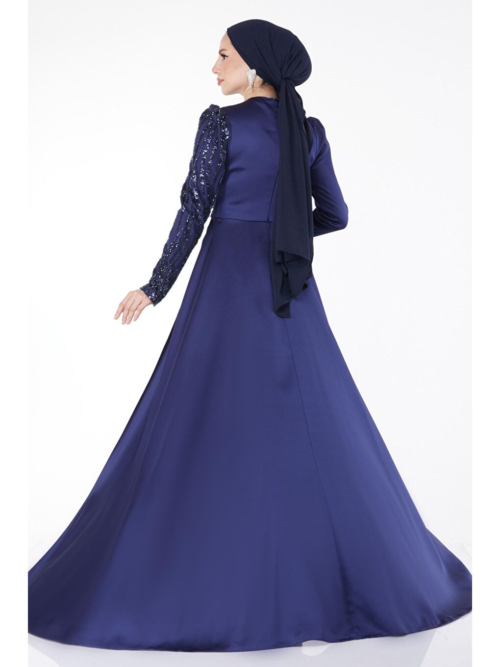 Düz Bisiklet Yaka Kadın Lacivert Payetli Arkası Kuyruklu Abiye Elbise - 24884-5