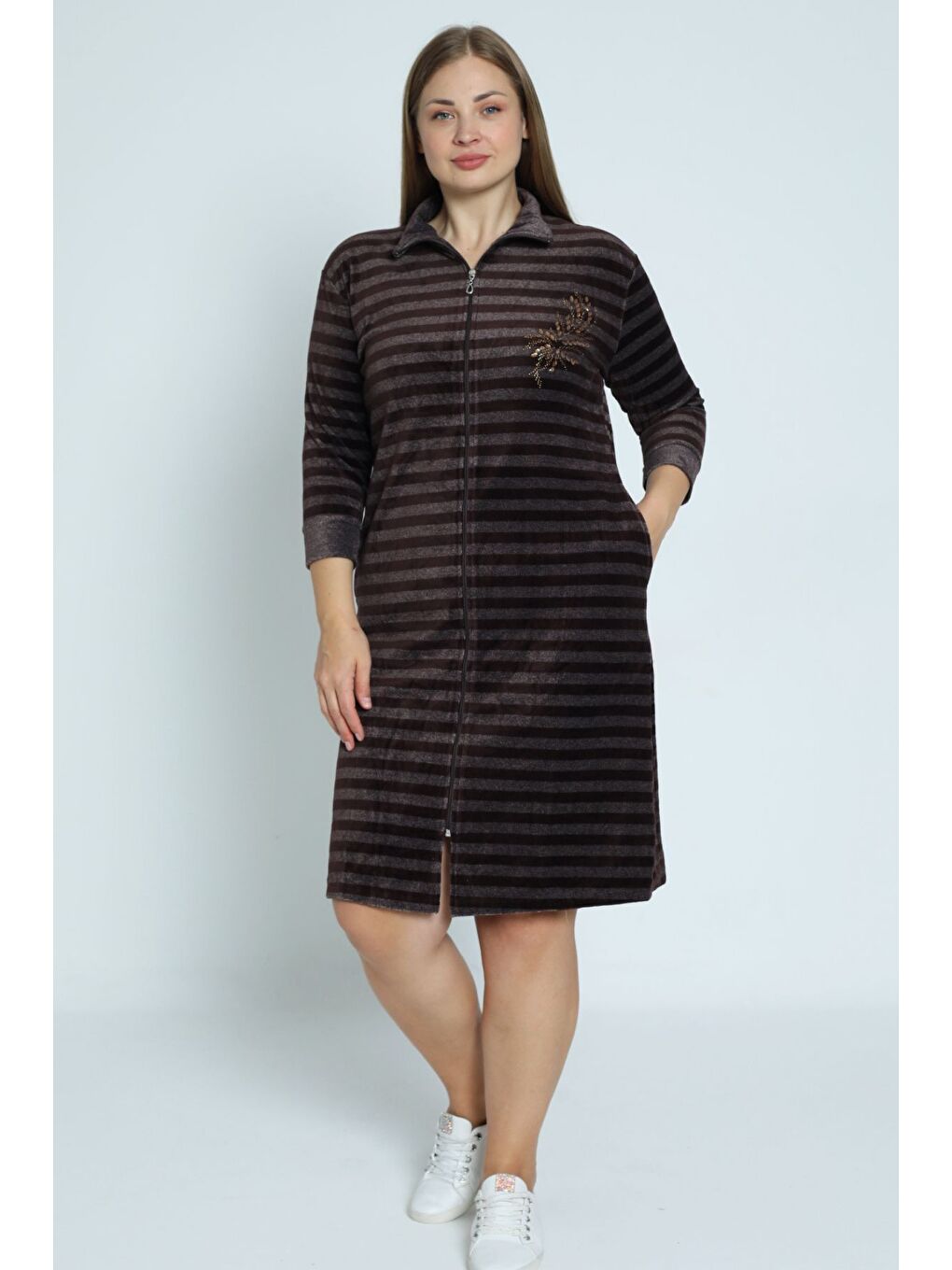 Kadın Kahverengi Çizgi Desenli Truvakar Kollu Taş Detaylı Pamuklu Kadife Büyük Beden Elbise