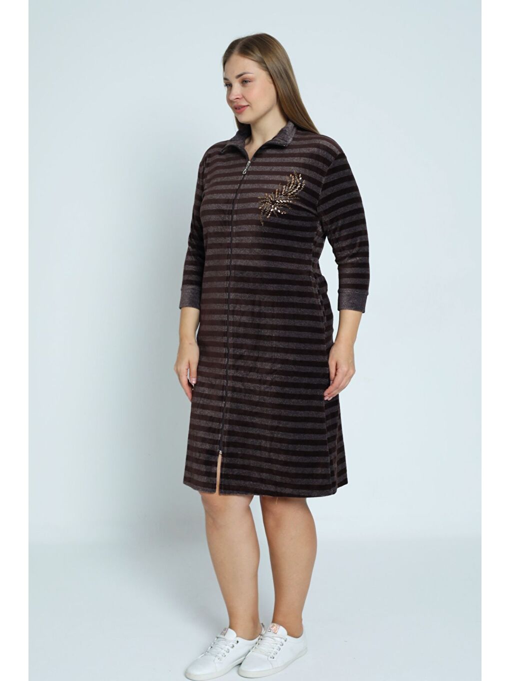 Kadın Kahverengi Çizgi Desenli Truvakar Kollu Taş Detaylı Pamuklu Kadife Büyük Beden Elbise-1