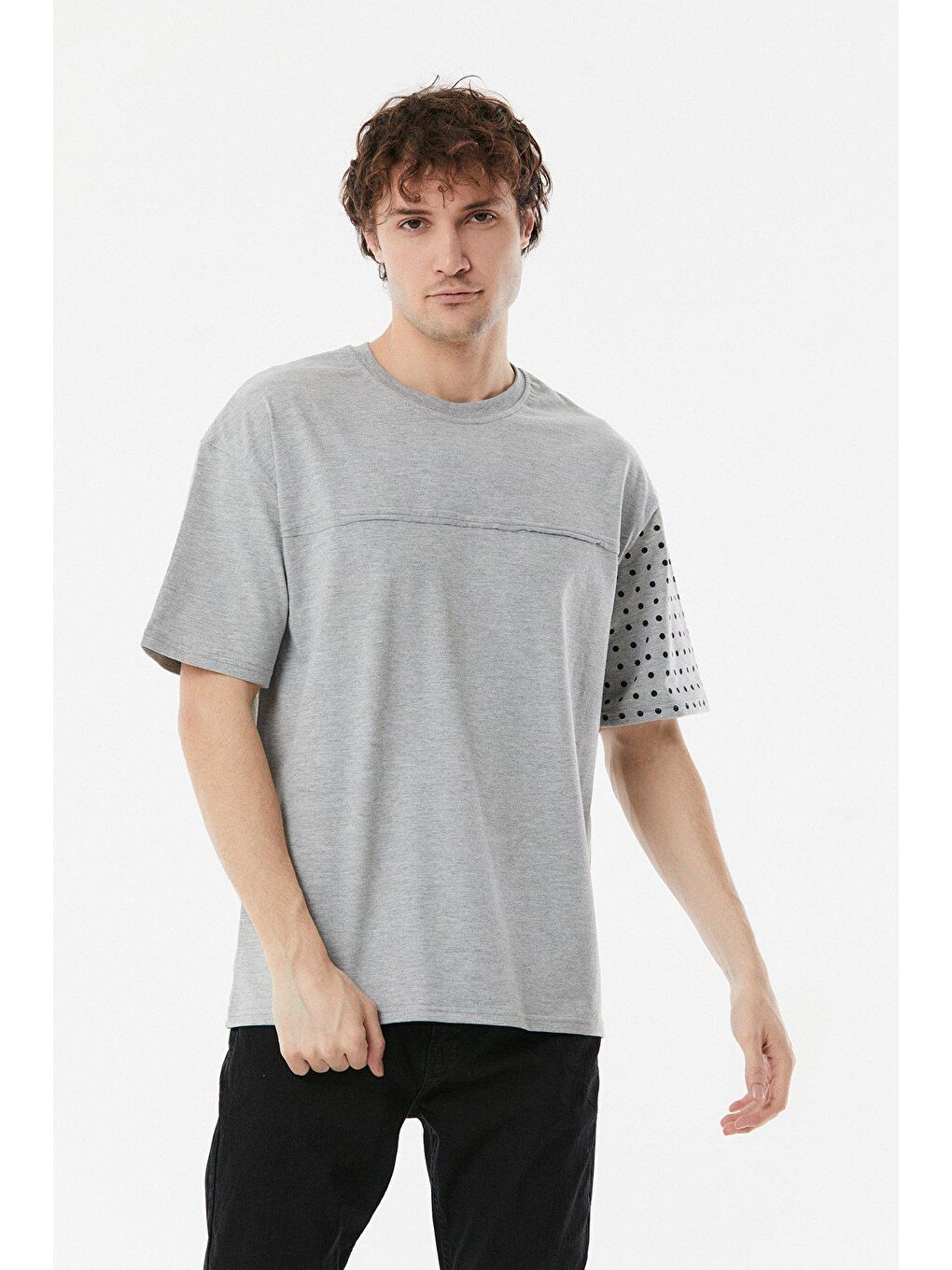 Gri Puantiyeli Bisiklet Yaka Oversize Tişört