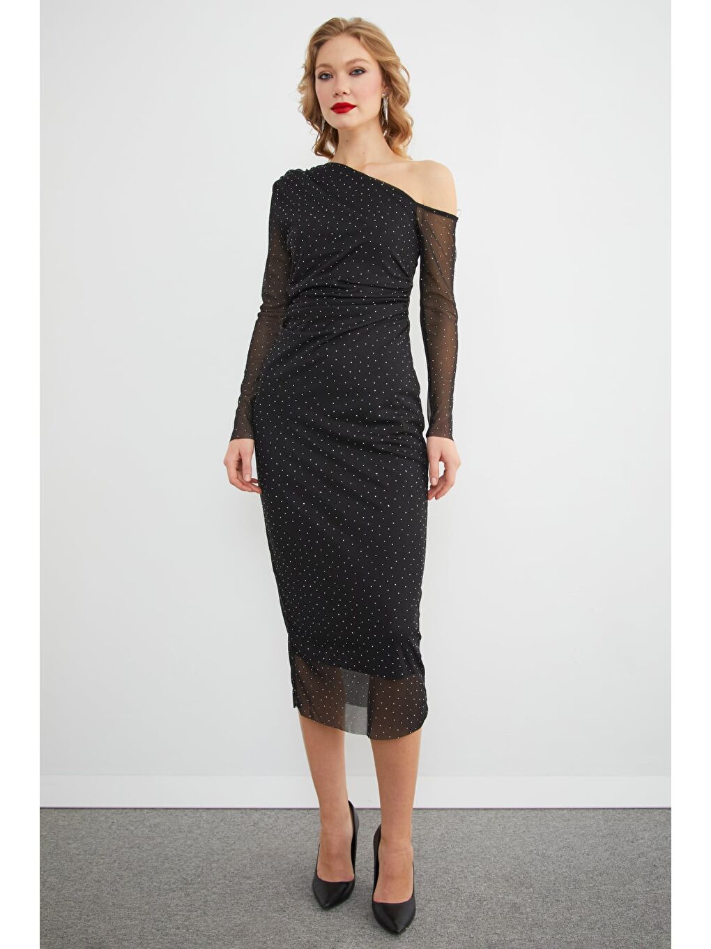 Siyah Taş Detaylı Drapeli Astarlı Tül Elbise