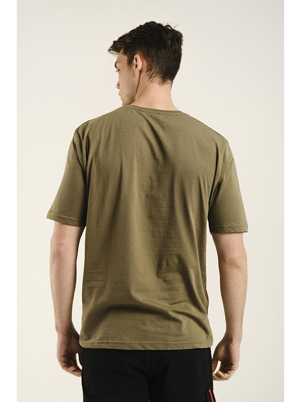 Haki Körüklü Cep Detaylı Bisiklet Yaka Erkek Comfort Fit Tişört-2