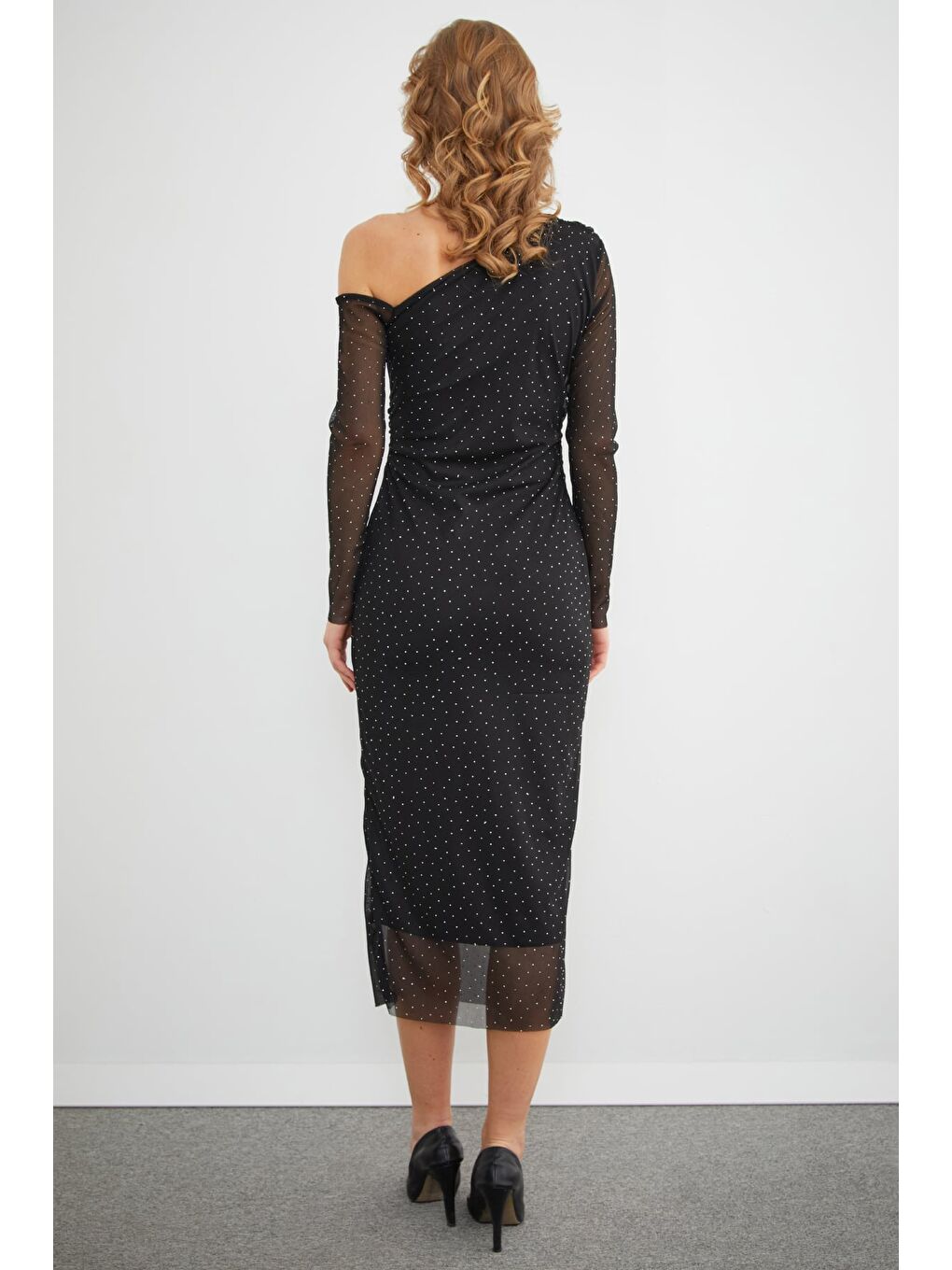 Siyah Taş Detaylı Drapeli Astarlı Tül Elbise-3