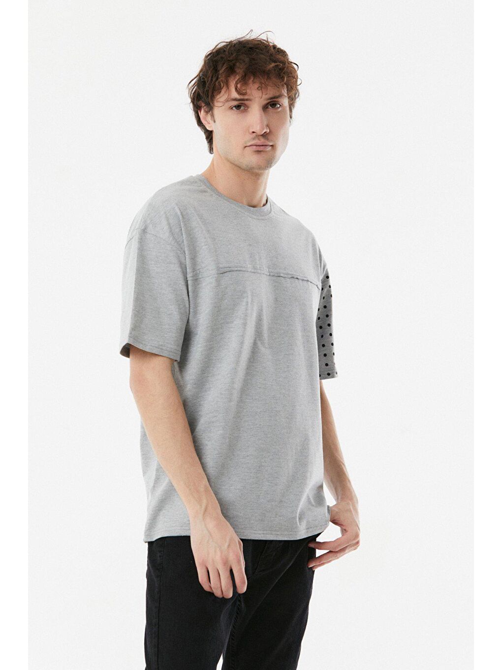 Gri Puantiyeli Bisiklet Yaka Oversize Tişört-3